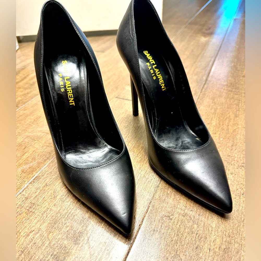 Beautiful Classic Saint Laurent Paris pumps heels 36.5